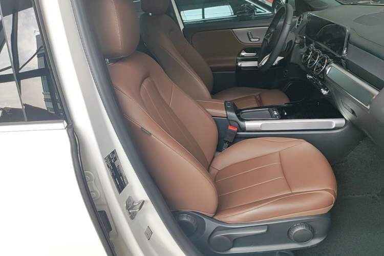 Used Mercedes-Benz GLB 2024 GLB 200 Dynamic Edition Right Front Seat