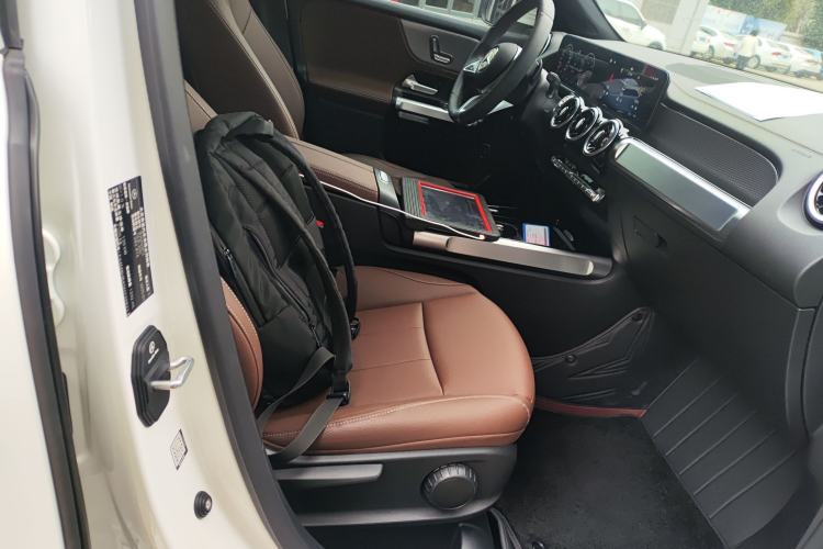 Used Mercedes-Benz GLB 2024-Year Restyled GLB 200 Dynamic Edition Right Front Seat