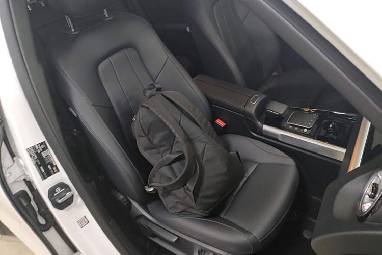 Used Mercedes-Benz GLB 2024 GLB 220 Dynamic Edition Right Front Seat