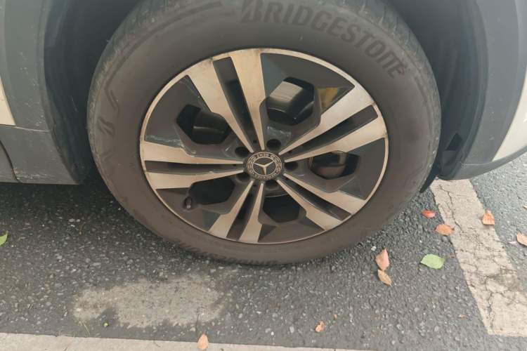 Used Mercedes-Benz GLB 2024-Year Restyled GLB 200 Dynamic Edition Right Front Wheel Hub