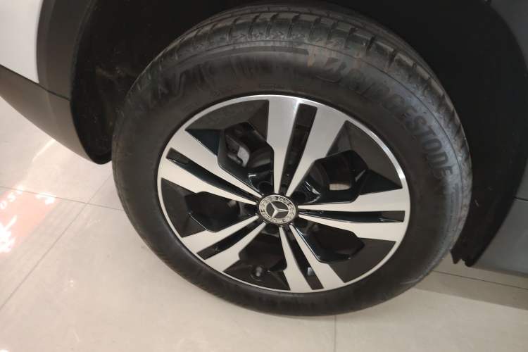 Used Mercedes-Benz GLB 2024-Year Restyled GLB 200 Dynamic Edition Right Rear Wheel Hub