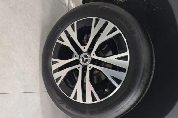 Used Mercedes-Benz GLB 2024 Refresh GLB 220 Dynamic Edition Right Rear Wheel Hub