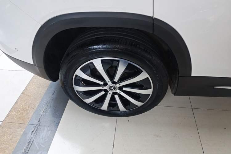 Used Mercedes-Benz GLB 2024 GLB 220 Fashion Model Right Rear Wheel Hub