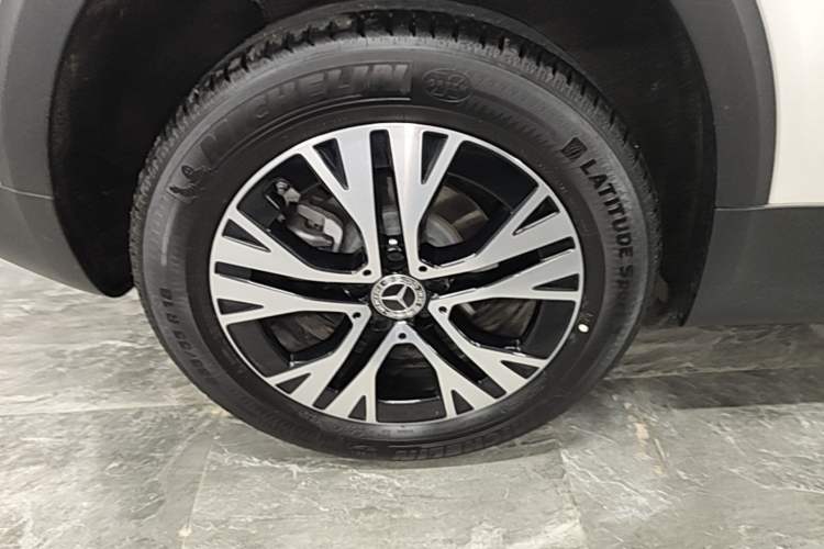 Used Mercedes-Benz GLB 2024 GLB 220 Dynamic Edition Right Rear Wheel Hub
