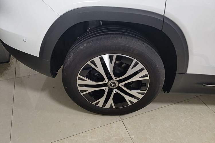 Used Mercedes-Benz GLB 2024 GLB 220 Dynamic Edition Right Rear Wheel Hub
