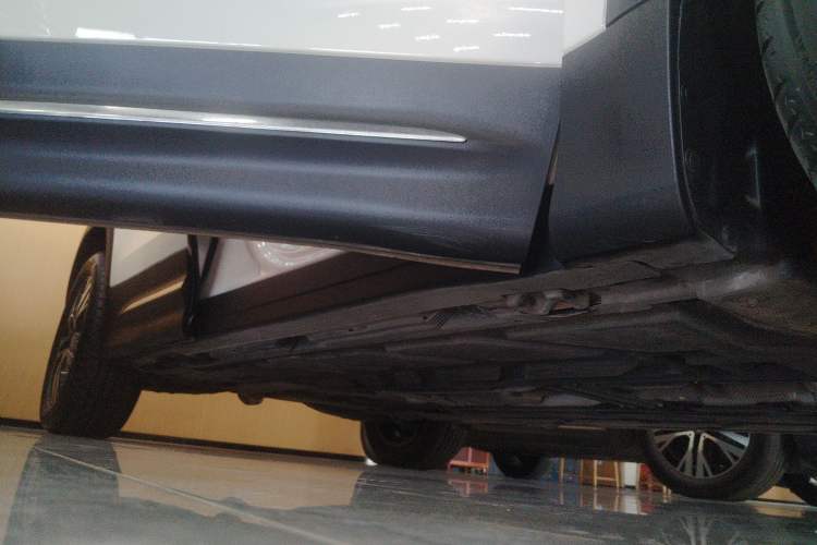 Used Mercedes-Benz GLB 2024 GLB 220 Dynamic Edition Right Side Sill