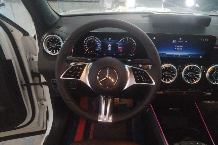 Used Mercedes-Benz GLB 2024 GLB 220 Dynamic Edition Steering Wheel