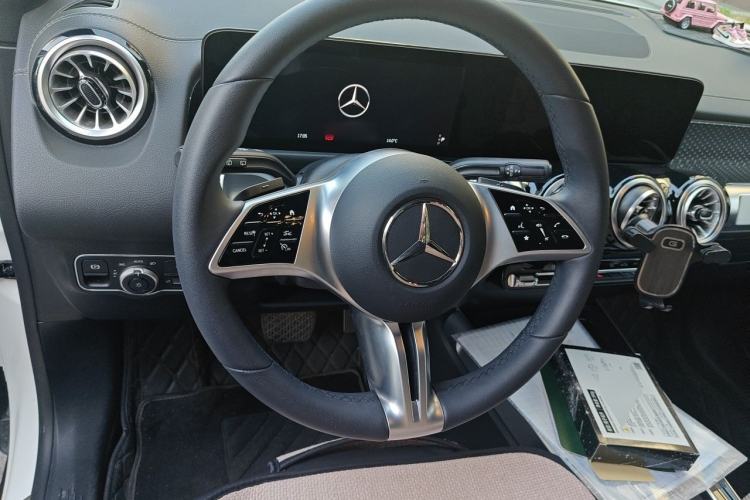 Used Mercedes-Benz GLB 2024 Refresh GLB 220 Dynamic Edition Steering Wheel