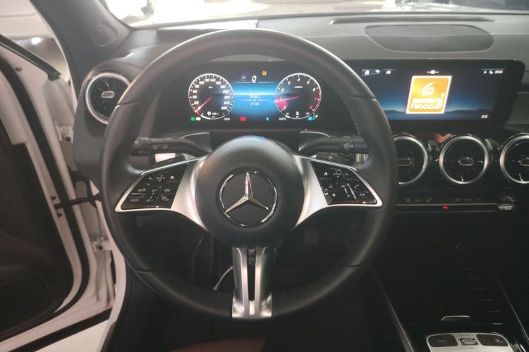 Used Mercedes-Benz GLB 2024-Year Restyled GLB 200 Dynamic Edition Steering Wheel