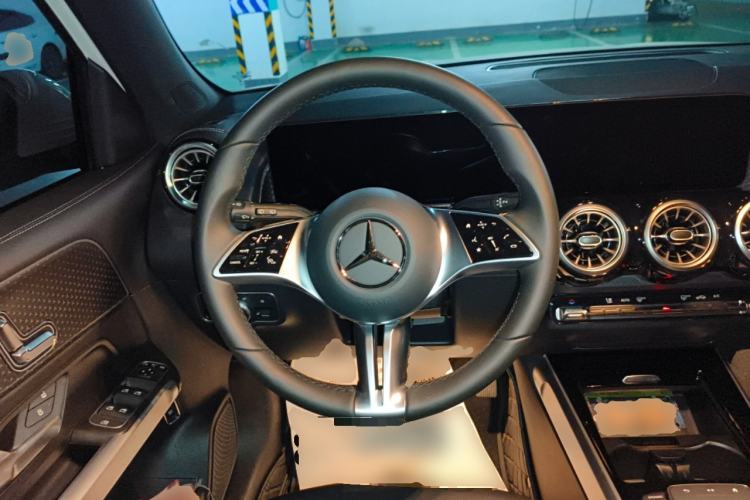 Used Mercedes-Benz GLB 2024 Refresh GLB 220 Dynamic Edition Steering Wheel