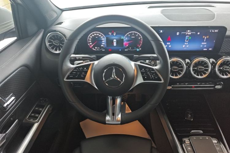 Used Mercedes-Benz GLB 2024 Refresh GLB 220 Dynamic Edition Steering Wheel