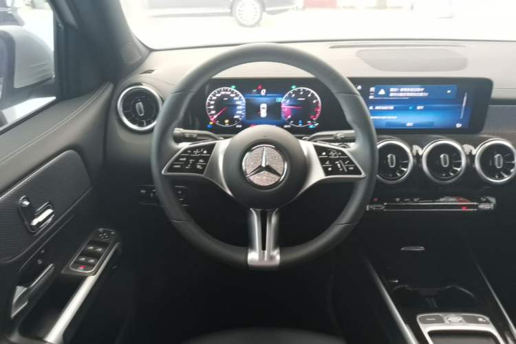 Used Mercedes-Benz GLB 2024 GLB 200 Dynamic Edition Steering Wheel