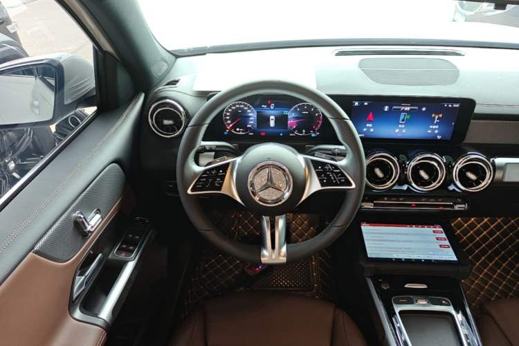 Used Mercedes-Benz GLB 2024 GLB 200 Dynamic Edition Steering Wheel