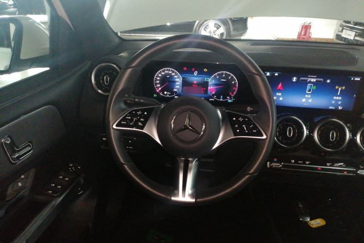 Used Mercedes-Benz GLB 2024 GLB 200 Dynamic Edition Steering Wheel