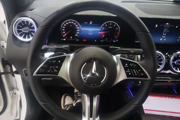 Used Mercedes-Benz GLB 2024 GLB 220 Dynamic Edition Steering Wheel