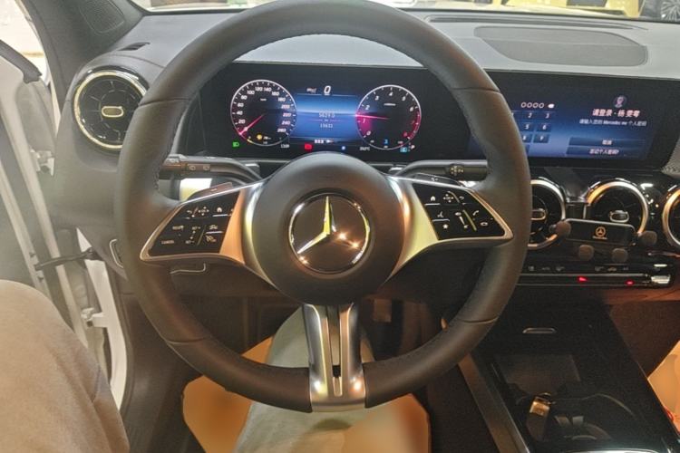 Used Mercedes-Benz GLB 2024 GLB 200 Dynamic Edition Steering Wheel