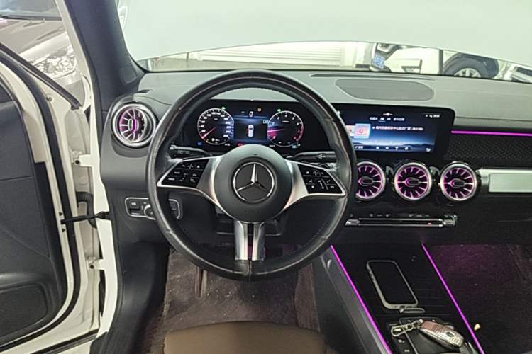 Used Mercedes-Benz GLB 2024 GLB 220 Dynamic Edition Steering Wheel