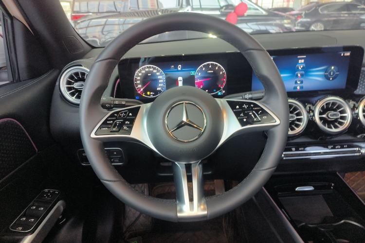 Used Mercedes-Benz GLB 2024 Refresh GLB 220 Dynamic Edition Steering Wheel