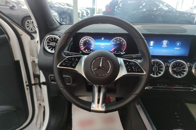 Used Mercedes-Benz GLB 2024 GLB 220 Dynamic Edition Steering Wheel