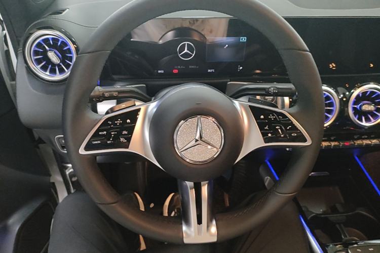 Used Mercedes-Benz GLB 2024 GLB 220 Dynamic Edition Steering Wheel