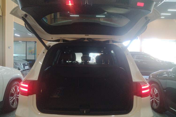 Used Mercedes-Benz GLB 2024 GLB 220 Dynamic Edition Trunk
