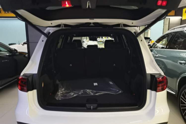 Used Mercedes-Benz GLB 2024 GLB 220 4MATIC Trunk