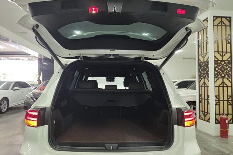 Used Mercedes-Benz GLB 2024 GLB 220 Dynamic Edition Trunk