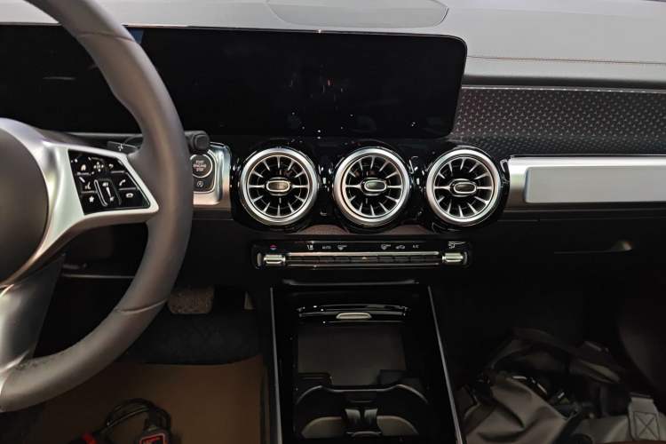 Used Mercedes-Benz GLB 2025 GLB 220 Sport Edition Audio And AC Panel