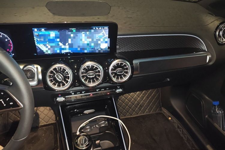 Used Mercedes-Benz GLB 2025 GLB 220 Sport Edition Audio And AC Panel