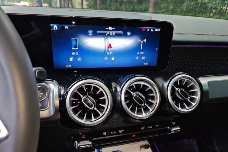 Used Mercedes-Benz GLB 2025 GLB 220 Sport Edition Audio And AC Panel
