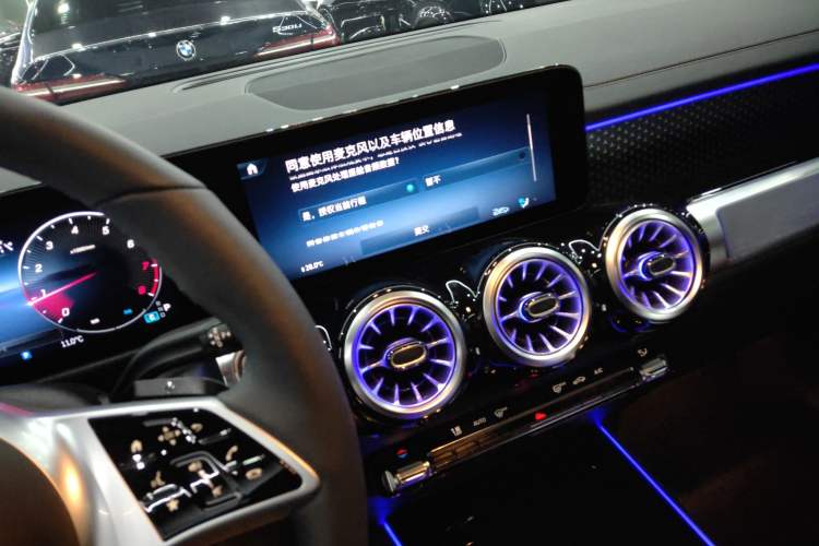 Used Mercedes-Benz GLB 2025 GLB 220 Sport Edition Audio And AC Panel