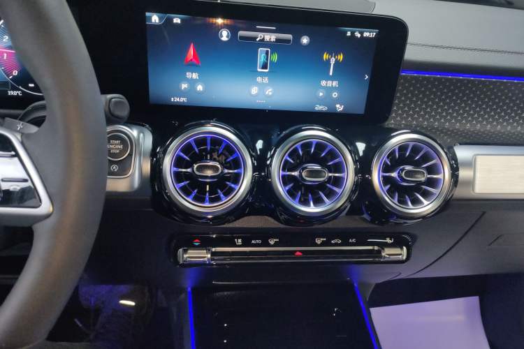 Used Mercedes-Benz GLB 2025 GLB 220 Sport Edition Audio And AC Panel