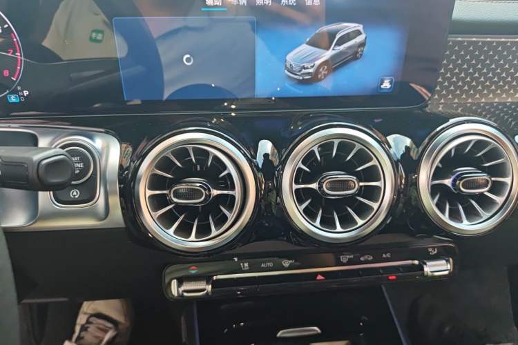 Used Mercedes-Benz GLB 2025 GLB 220 Sport Edition Audio And AC Panel