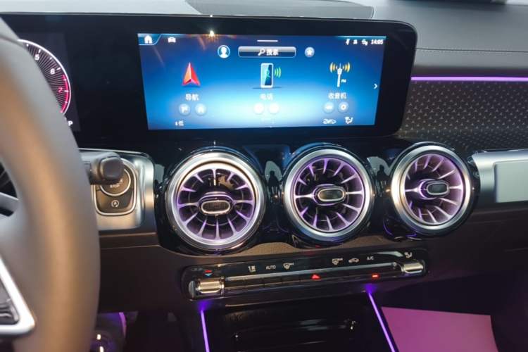 Used Mercedes-Benz GLB 2025 GLB 220 Sport Edition Audio And AC Panel