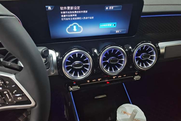 Used Mercedes-Benz GLB 2025 GLB 220 Sport Edition Audio And AC Panel