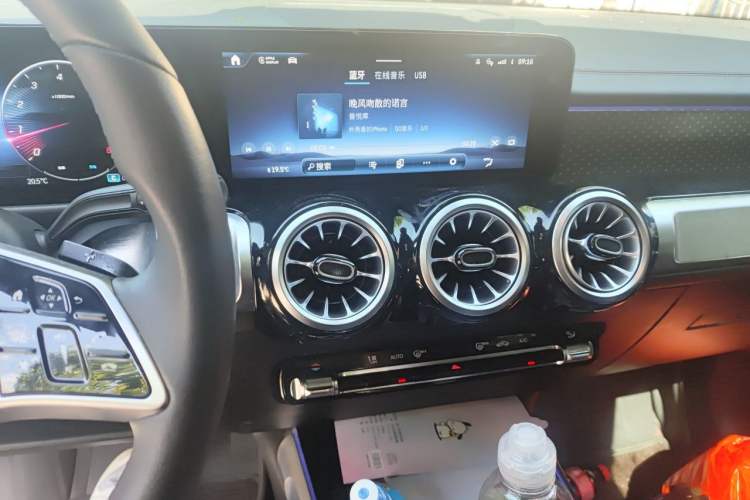Used Mercedes-Benz GLB 2025 GLB 220 Sport Edition Audio And AC Panel