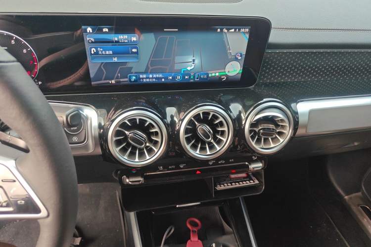 Used Mercedes-Benz GLB 2025 GLB 220 Sport Edition Audio And AC Panel