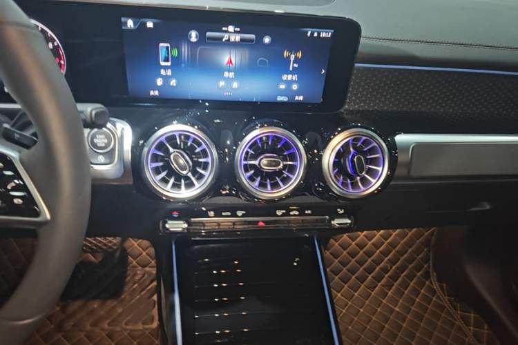Used Mercedes-Benz GLB 2025 GLB 220 Sport Edition Audio And AC Panel