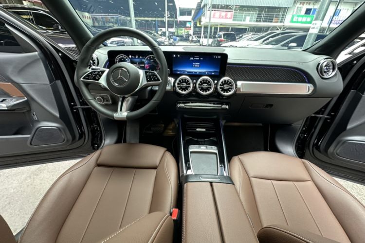 Used Mercedes-Benz GLB 2025 GLB 220 Sport Edition Audio And AC Panel