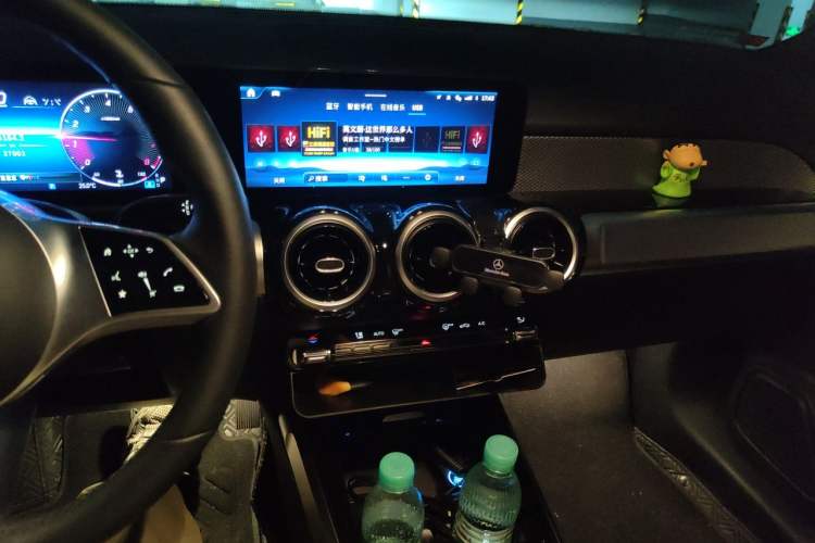 Used Mercedes-Benz GLB 2025 GLB 200 Dynamic Edition Audio And AC Panel