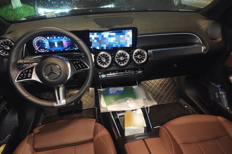 Used Mercedes-Benz GLB 2025 GLB 220 Sport Edition Center Console