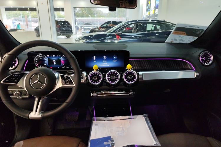 Used Mercedes-Benz GLB 2025 GLB 220 Sport Edition Center Console
