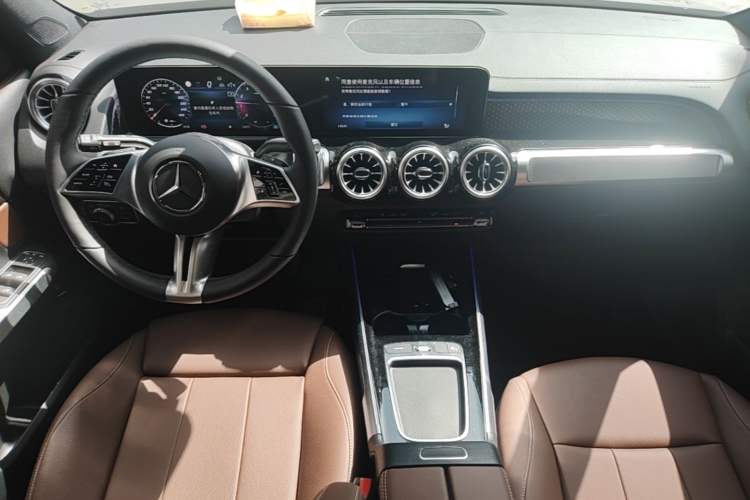 Used Mercedes-Benz GLB 2025 GLB 220 Sport Edition Center Console