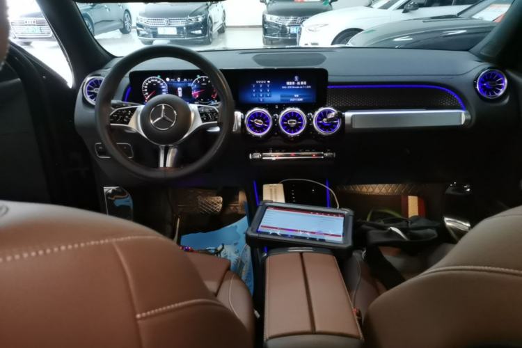 Used Mercedes-Benz GLB 2025 GLB 220 Sport Edition Center Console