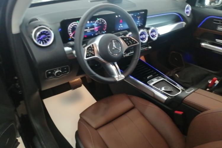 Used Mercedes-Benz GLB 2025 GLB 220 Fashion Model Center Console