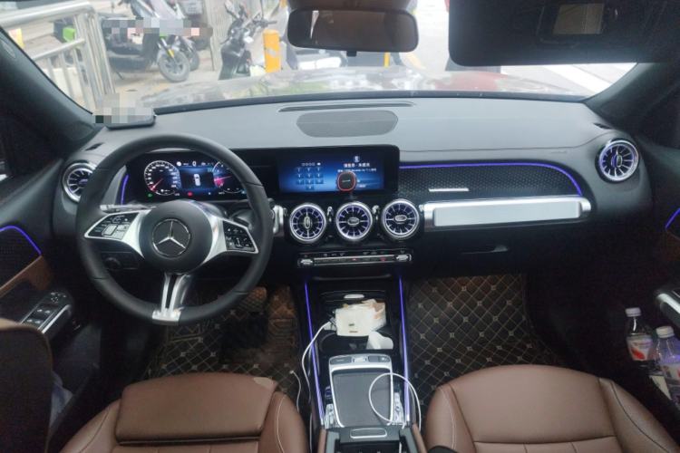 Used Mercedes-Benz GLB 2025 GLB 220 Sport Edition Center Console