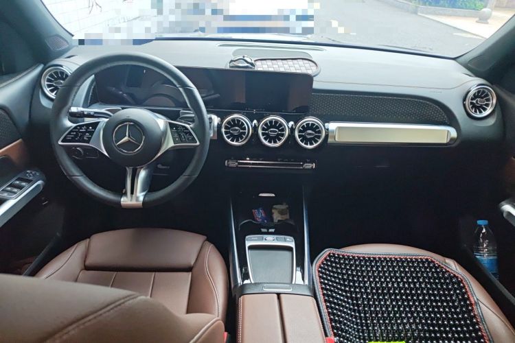 Used Mercedes-Benz GLB 2025 GLB 220 Sport Edition Center Console