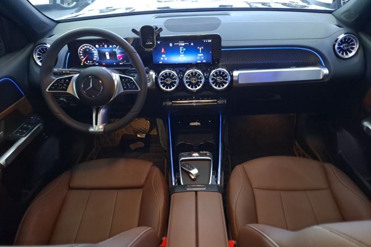 Used Mercedes-Benz GLB 2025 GLB 220 Sport Edition Center Console