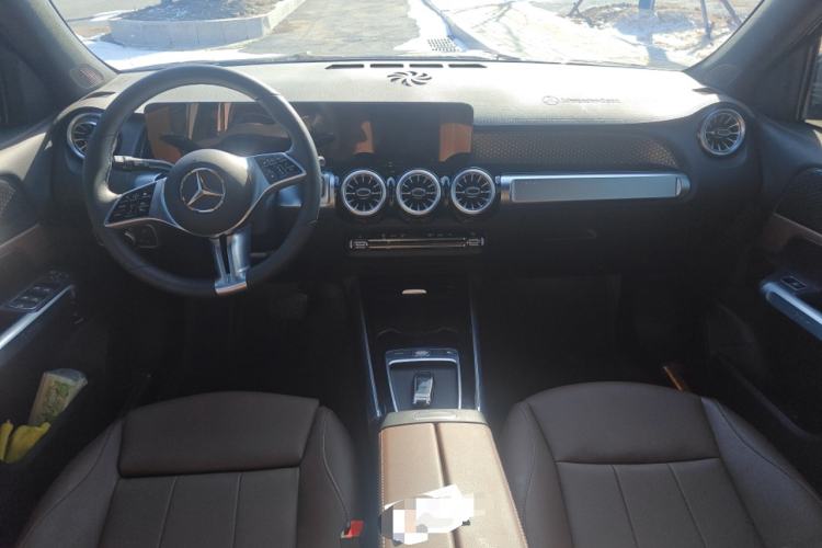 Used Mercedes-Benz GLB 2025 GLB 220 Sport Edition Center Console