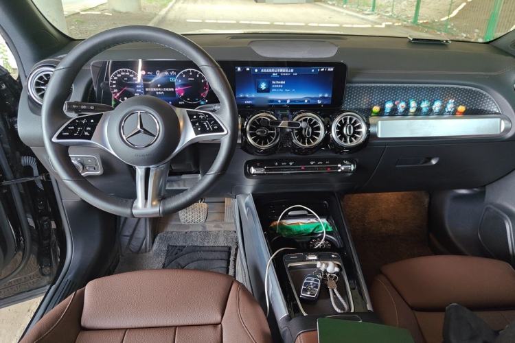 Used Mercedes-Benz GLB 2025 GLB 220 Fashion Model Center Console